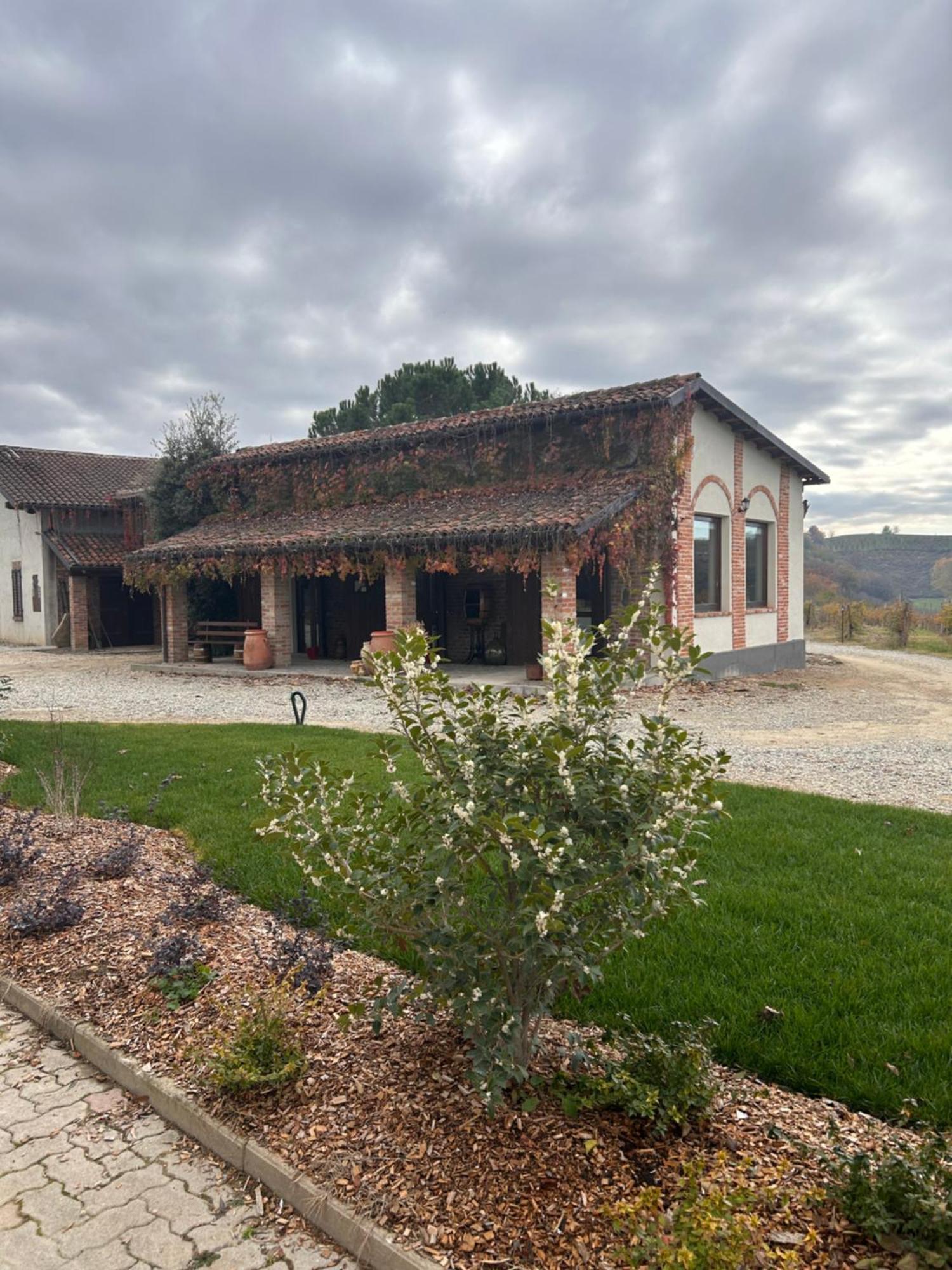 Tenuta Agricola La Cava- Cantina E Agriturismo San Damiano d'Asti Exterior photo